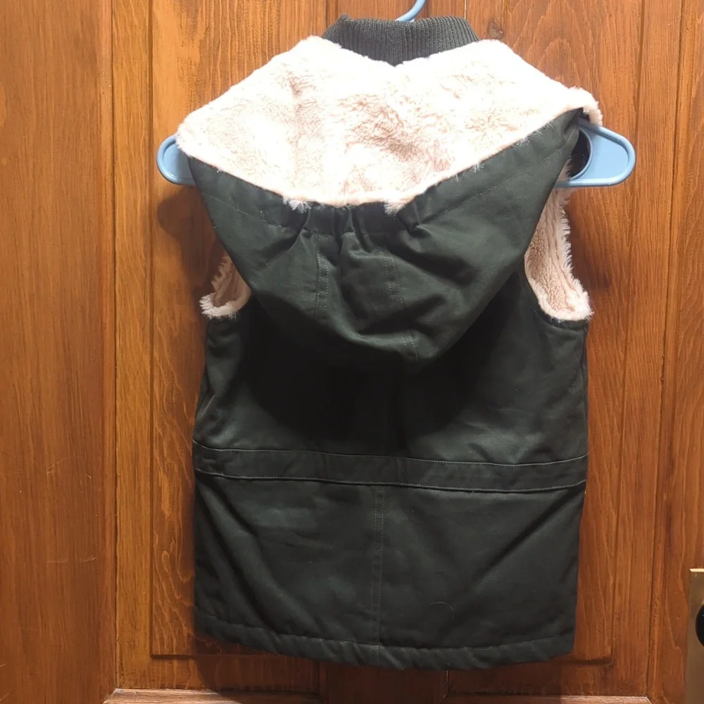 Powder River Outfitters PanhandleSlimGirls Sz S Olive Faux Fur Lined Hooded Vest